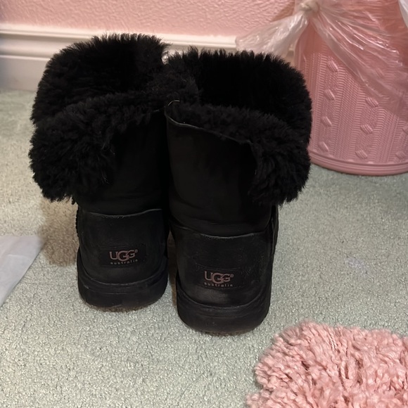 Used Bailey button uggs - Picture 3 of 5